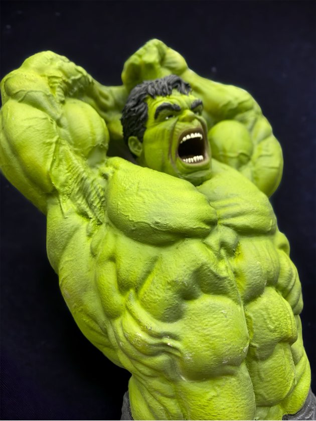 Hulk Fuerza Imparable - Edición Resina 30CM