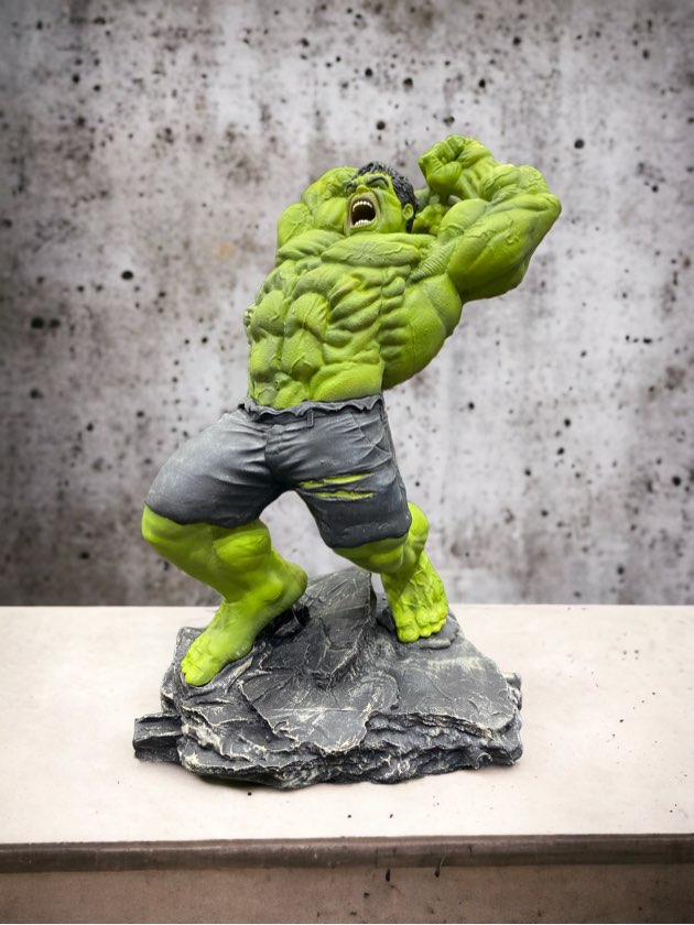 Hulk Fuerza Imparable - Edición Resina 30CM